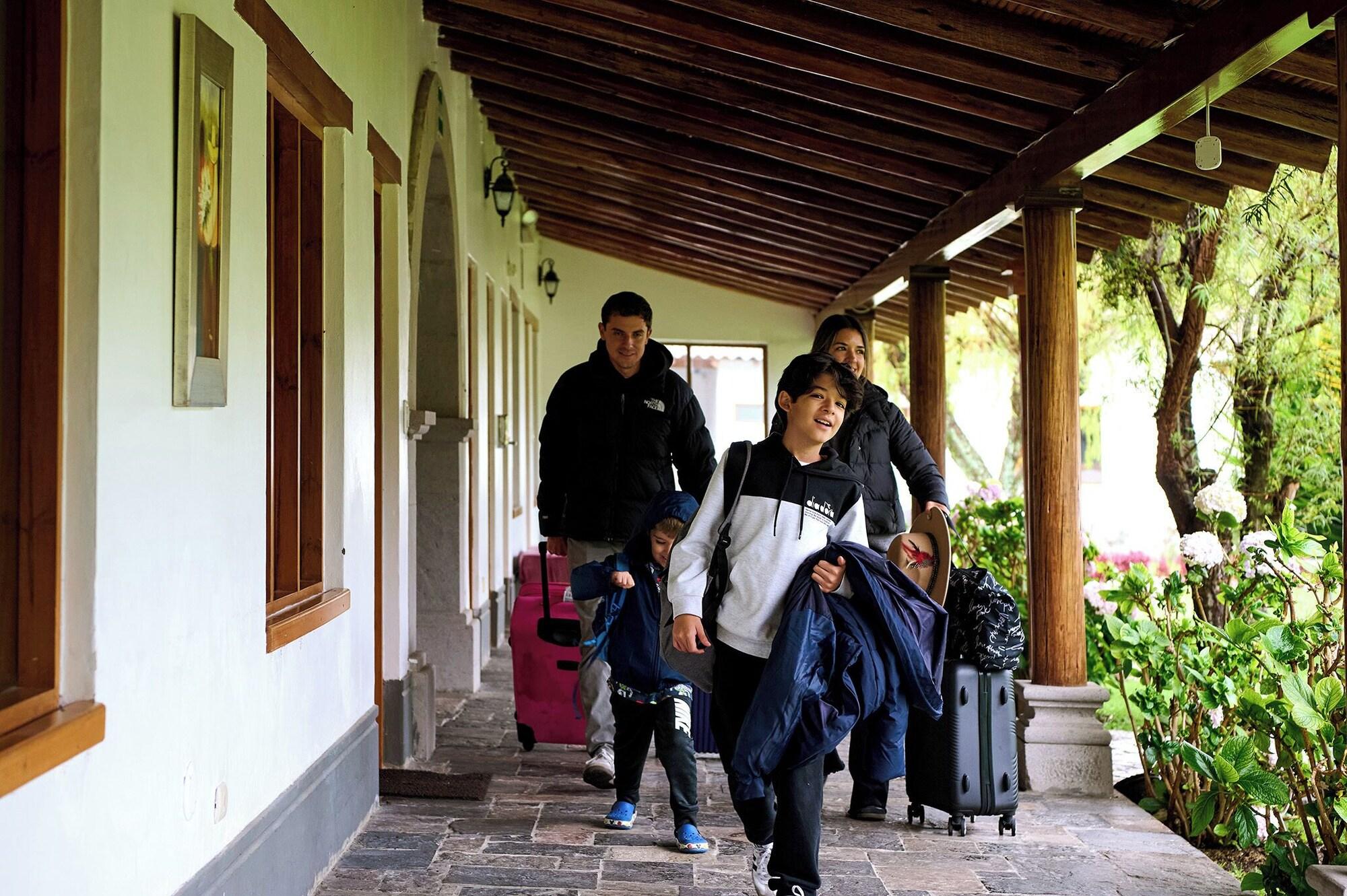 Vista Lobby Ensenada Hotel y Campo Hotel Asociado Casa Andina