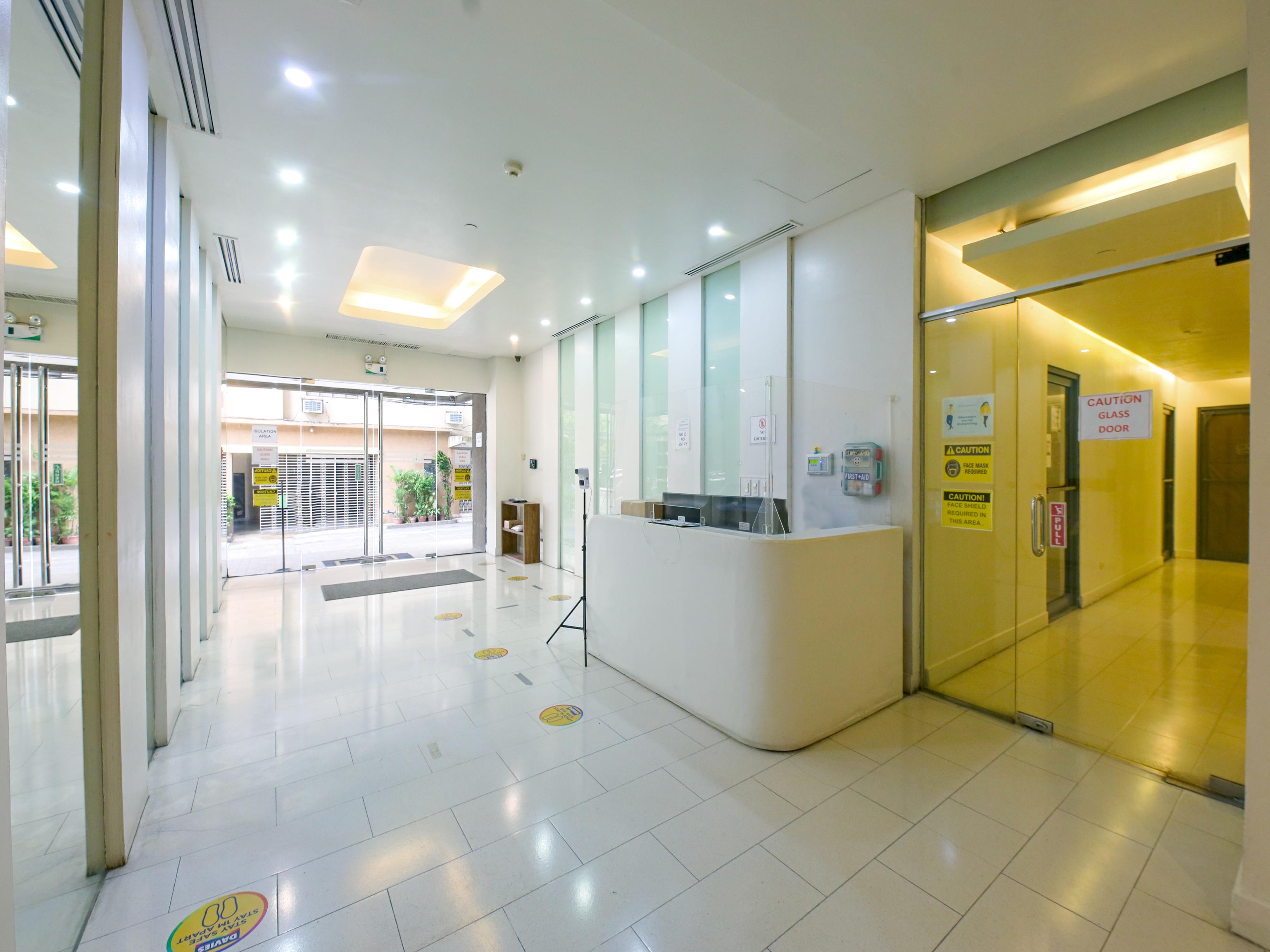 Vista Lobby OYO 769 Poblacion Suites Polaris