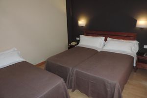 Alojamiento - Hotel Puerta de España