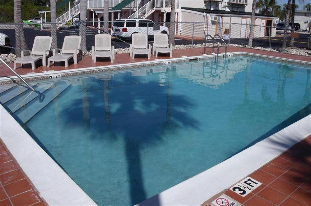 Vista Piscina Latitude 26 Waterfront Resort & Marina