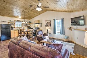 Alquiler Vacacional - 8 Mi to Great Smoky Mtn National Park: Cozy Cabin