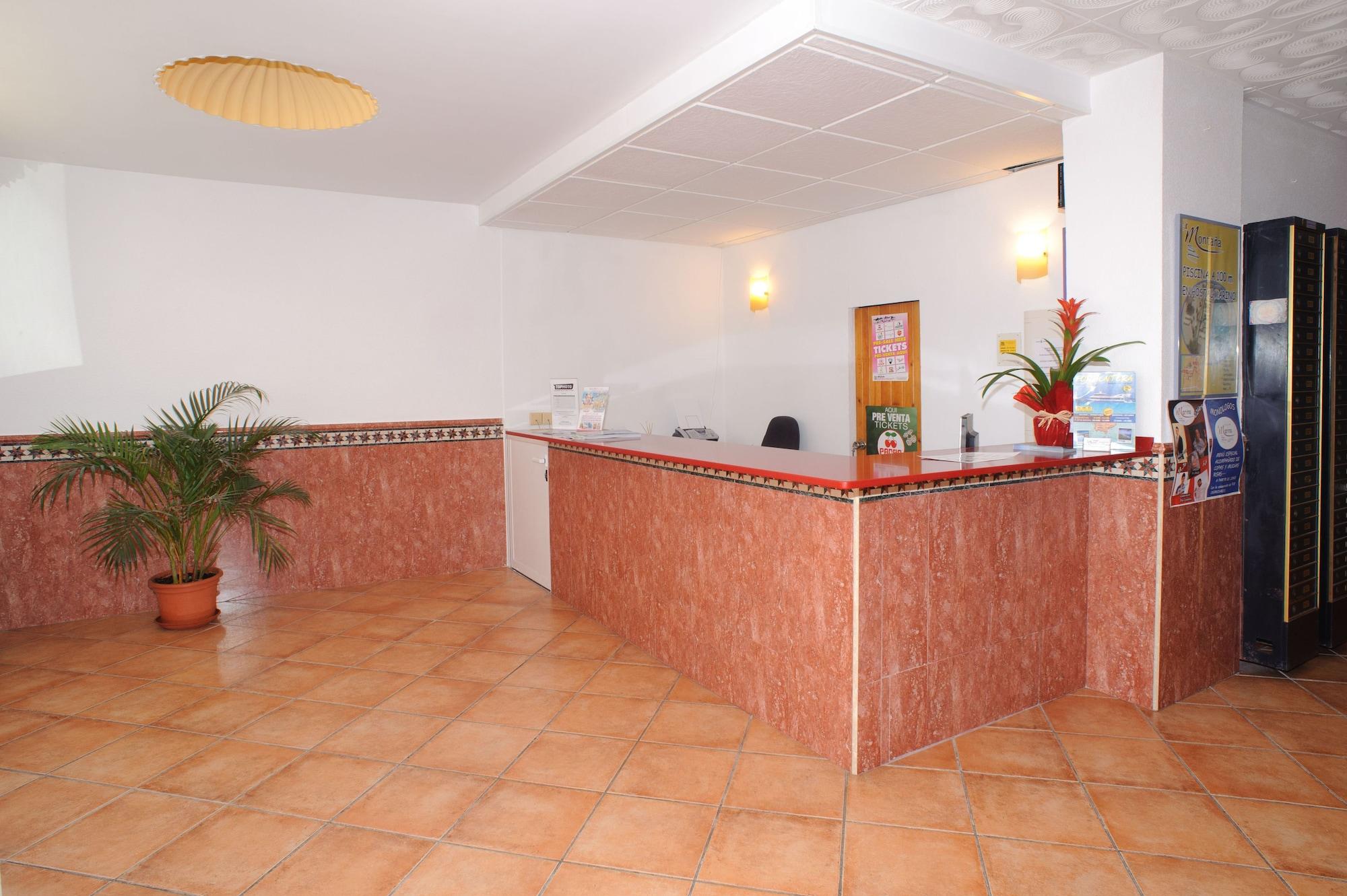 Vista Lobby Hostal Montaña