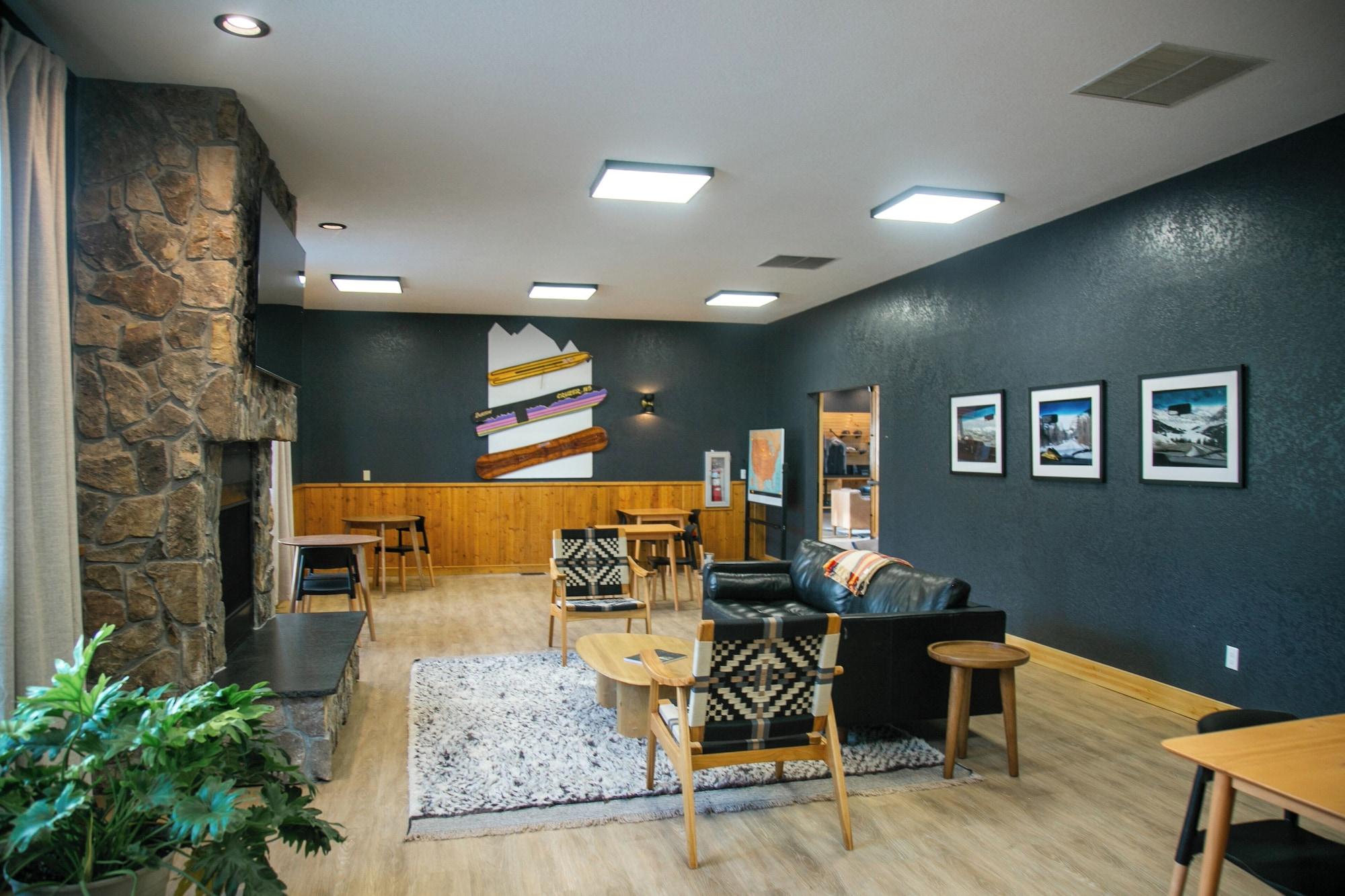 Bar/Salón LOGE Wolf Creek
