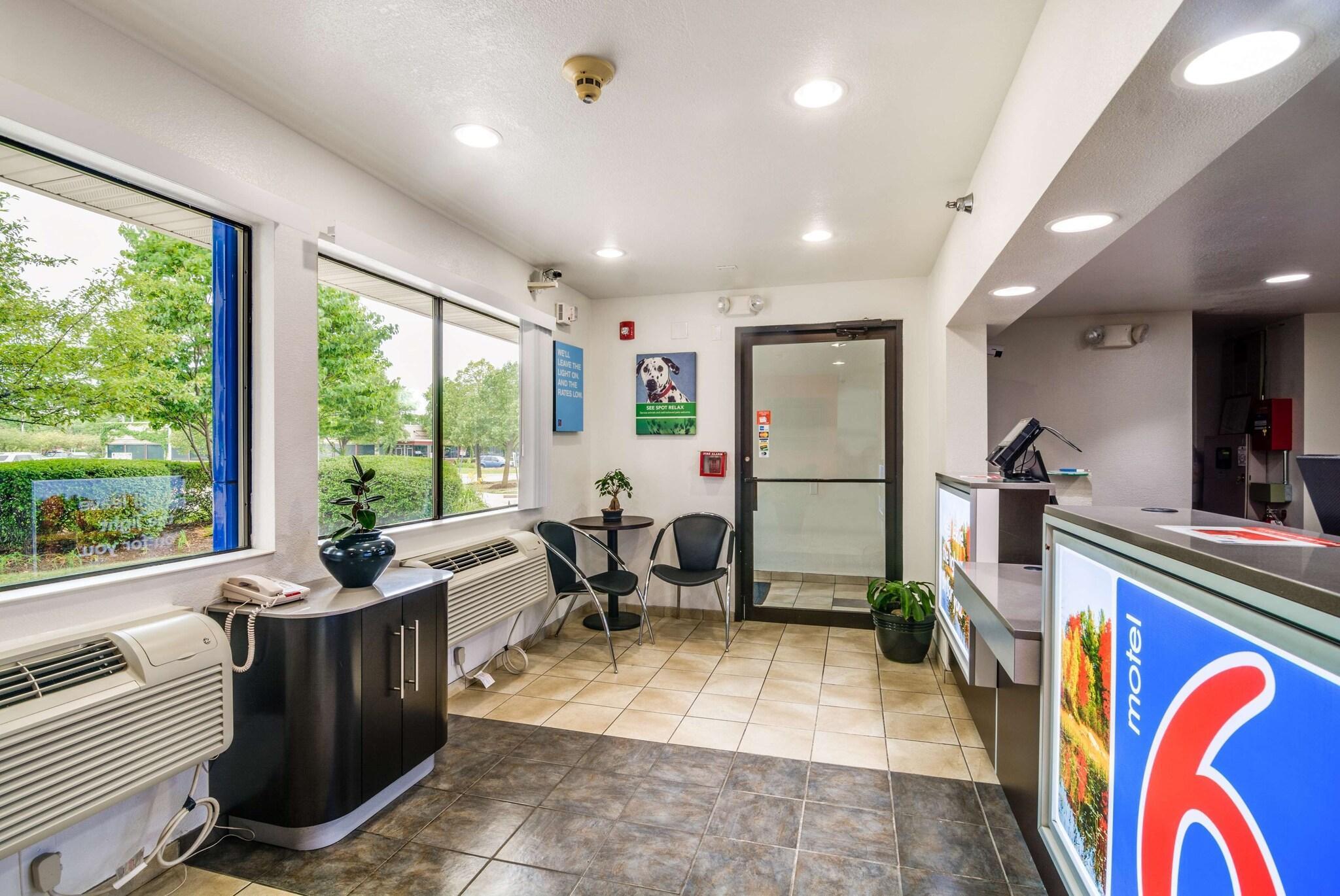 Vista Lobby Motel 6 Rolling Meadows, IL - Chicago Northwest