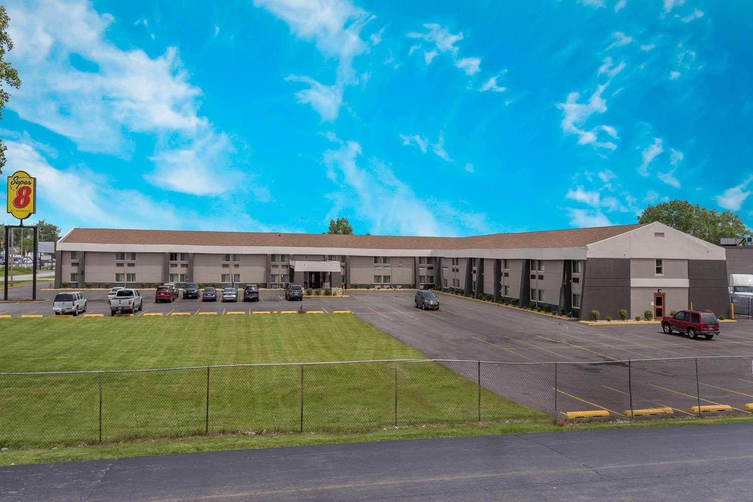 Vista Exterior Super 8 by Wyndham South Holland