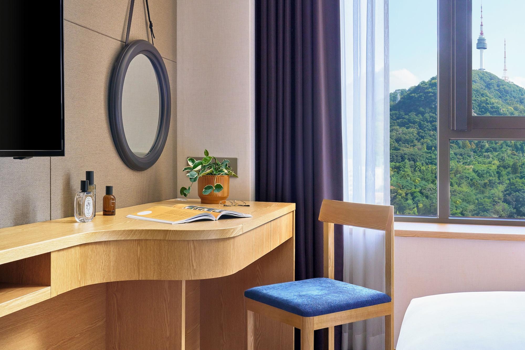 Quarto voco Seoul Myeongdong by IHG