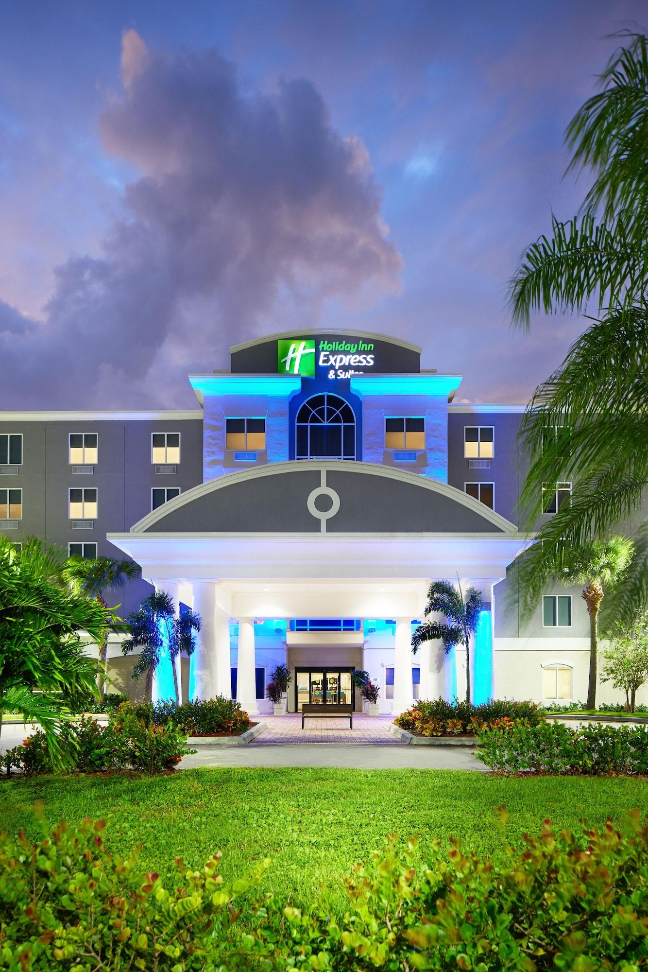 Vista Exterior Holiday Inn Express & Suites Port St. Lucie West by IHG
