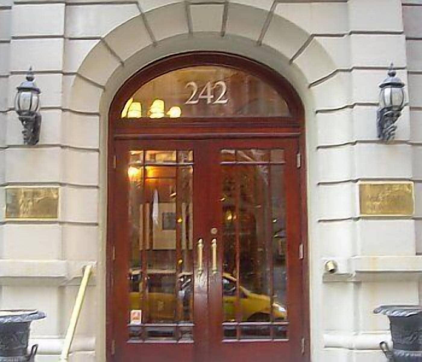 Vista Exterior Mayfair New York