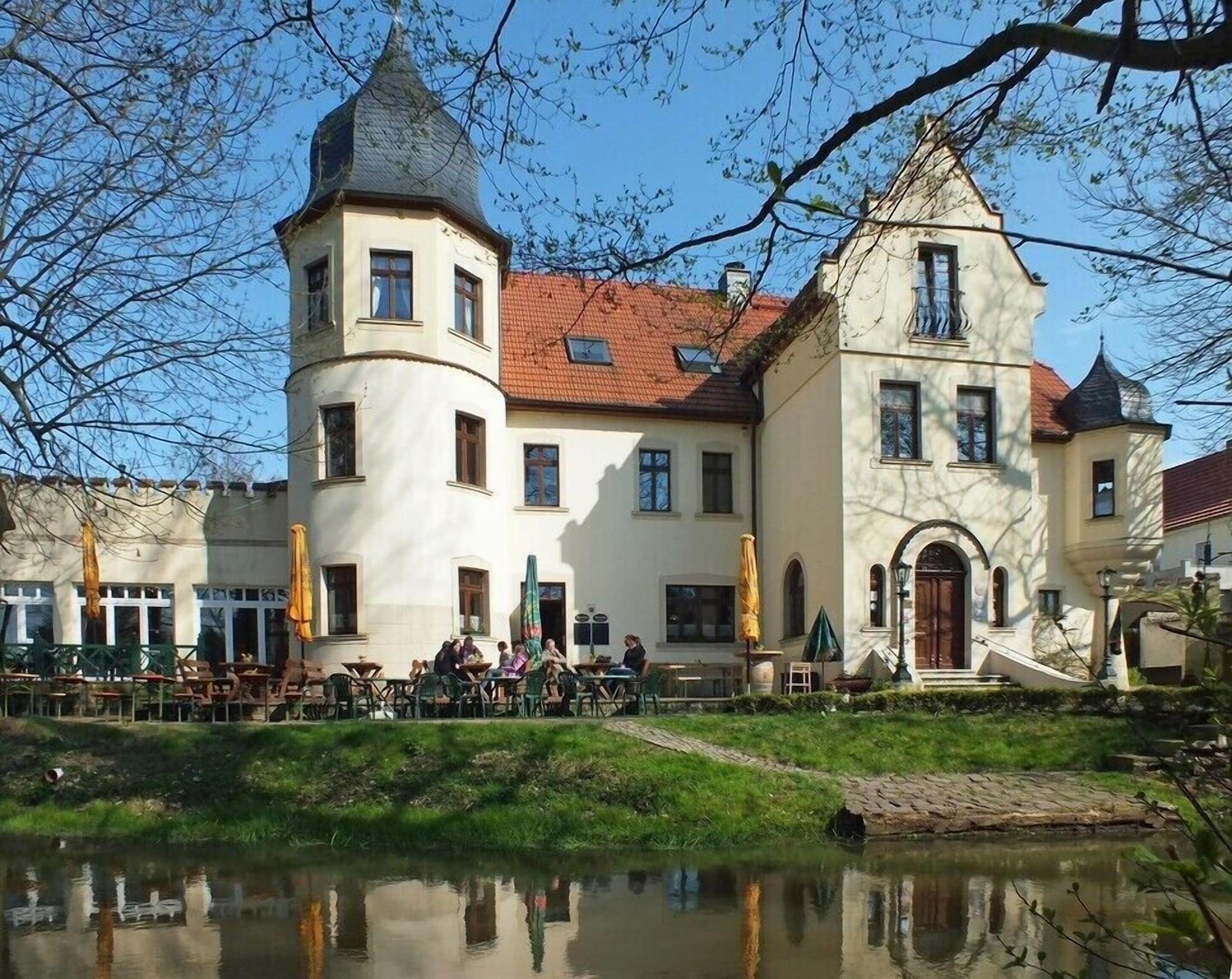Varios Parkschlößchen Maasdorf