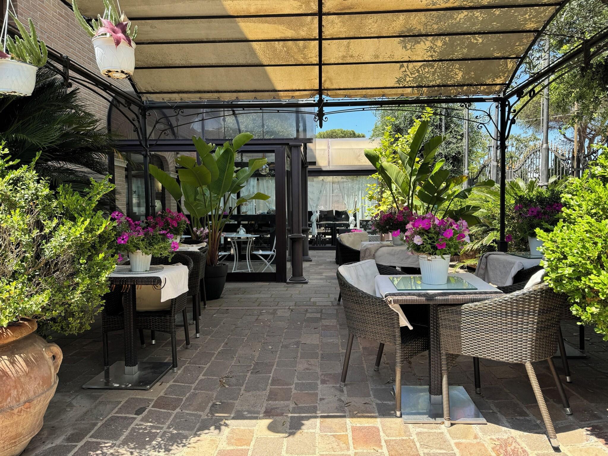 Varios Euro House Inn Airport