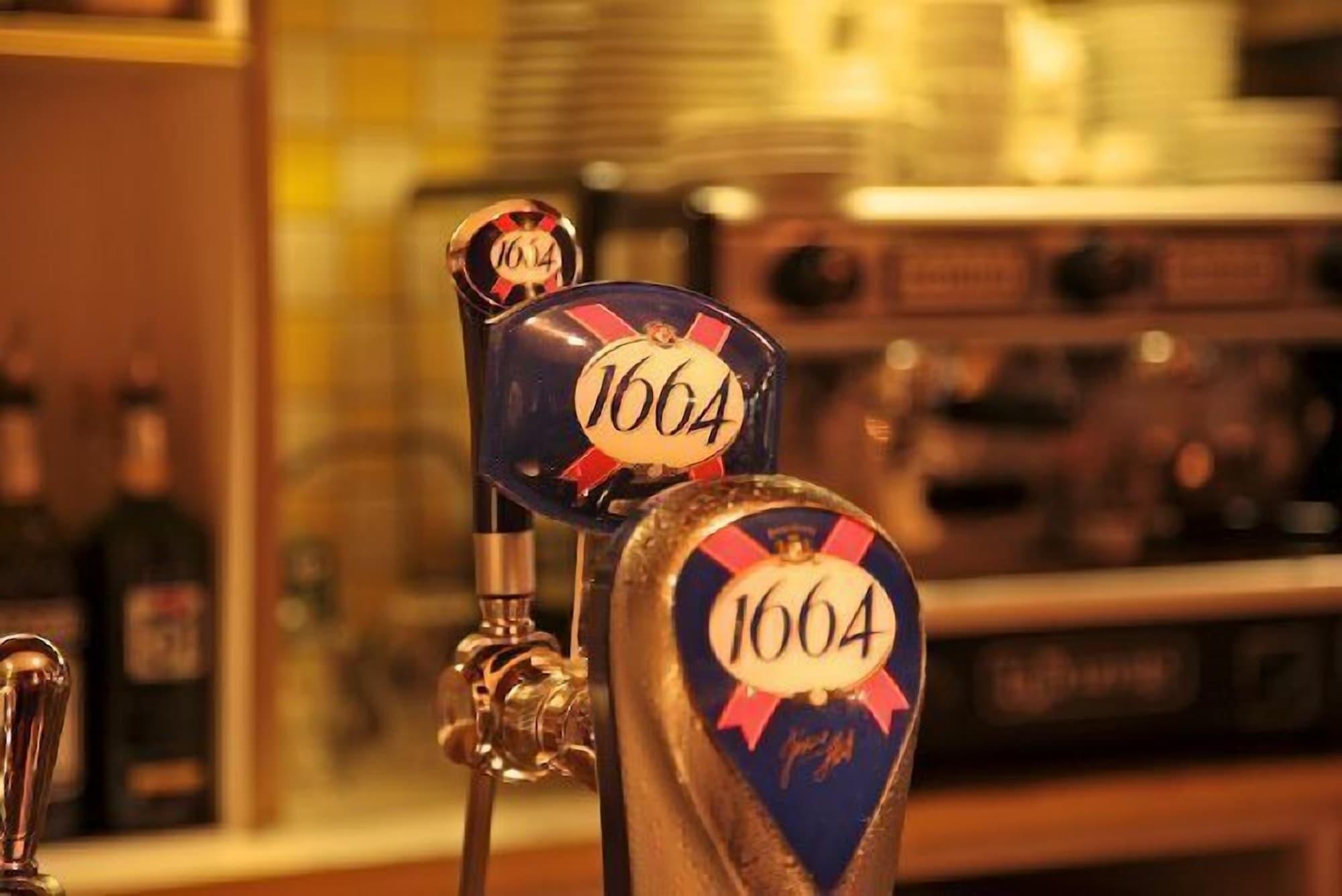 Bar/Salón Le Moderne