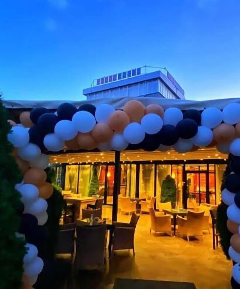 Vista Exterior Hotel Royal