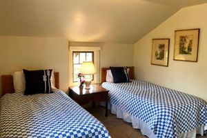 Alquiler Vacacional - Adorable Seabright Bungalow - Steps to the Beach!
