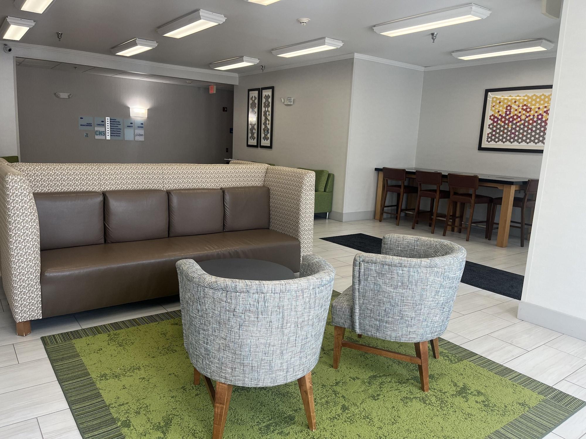 Vista Lobby Holiday Inn Express & Suites Sioux Falls At Empire Mall by IHG