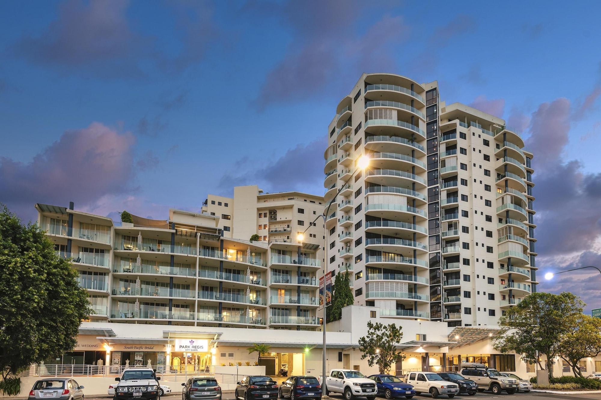 Vista Exterior Park Regis City Quays