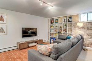 Aluguel por temporada - Walkable Apt w/ Off-street Parking in Cheesman!