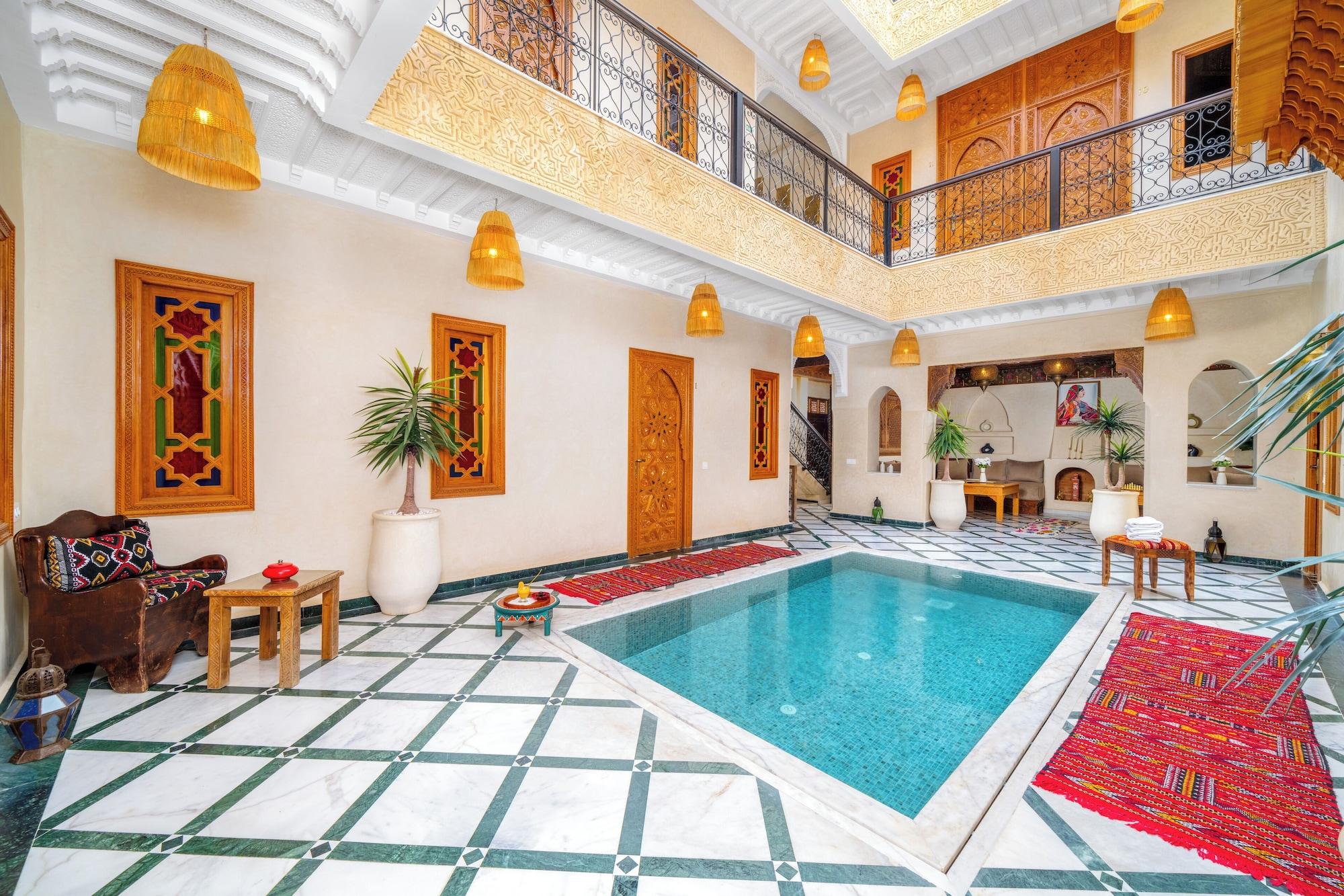 Vista Piscina Riad Nadalinn