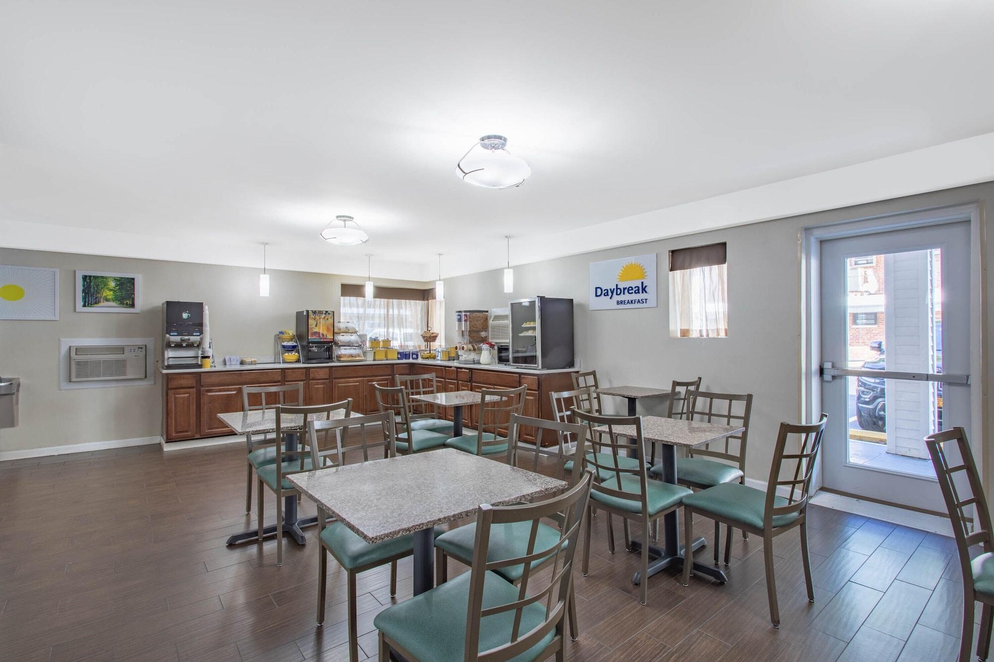 Restaurant Days Inn by Wyndham Elmsford / White Plains