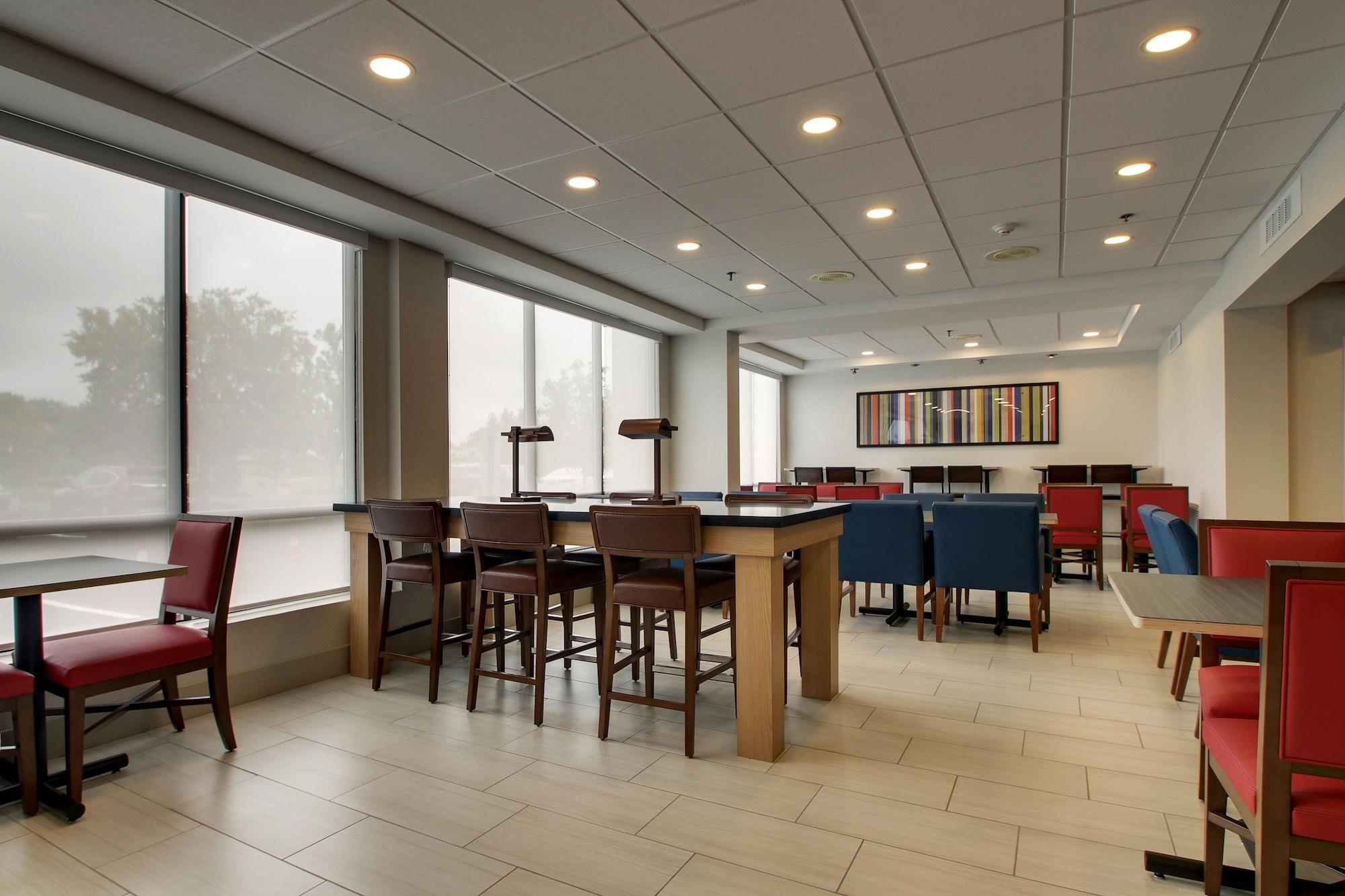 Restaurant Holiday Inn Express Voorhees - Mt. Laurel  by IHG