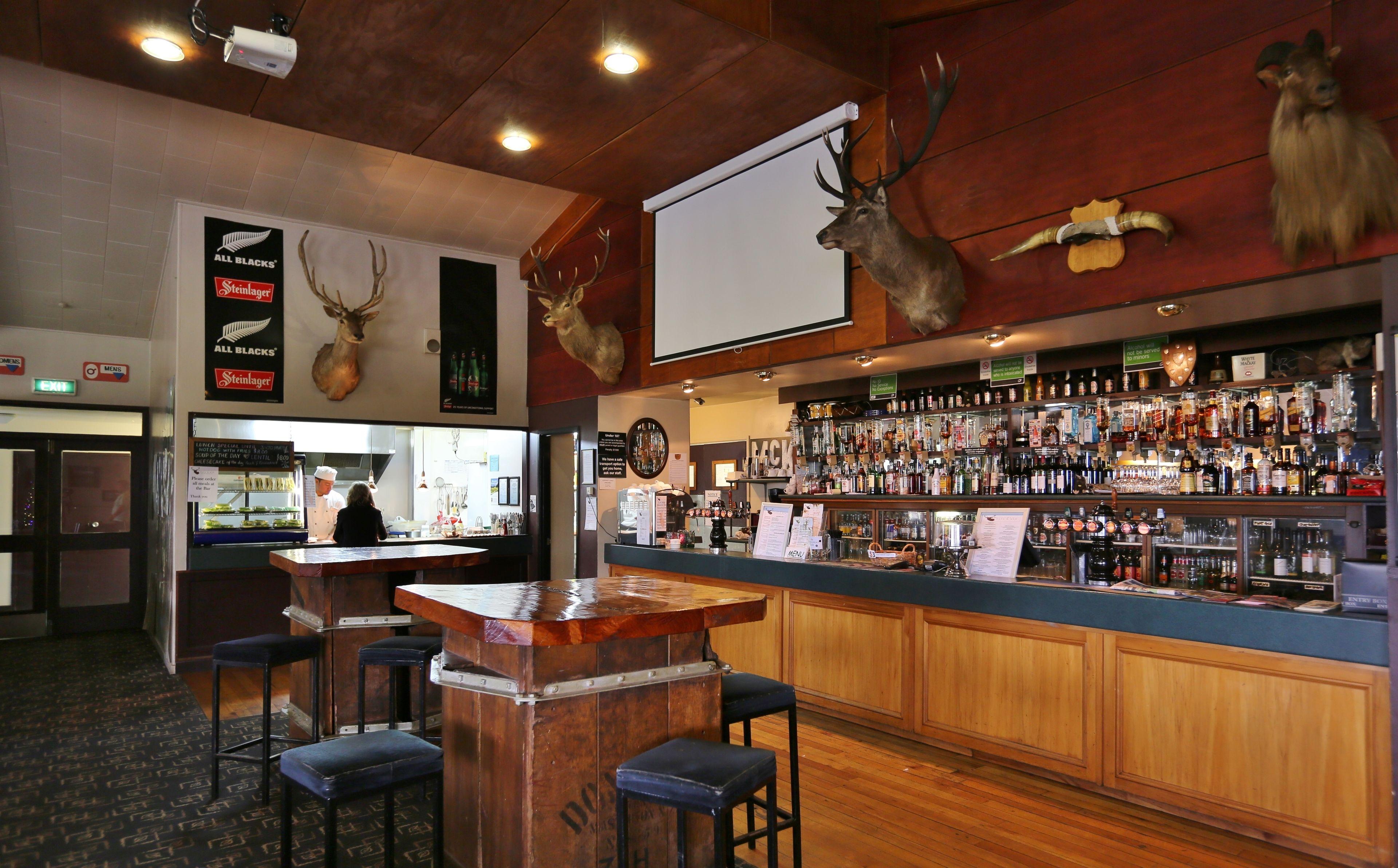 Bar/Salón Heartland Hotel Haast