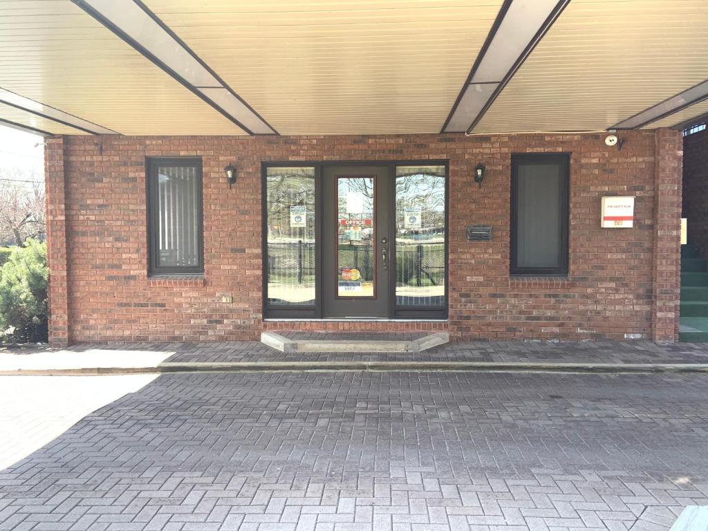 Vista Lobby Toronto Lakeshore Hotel