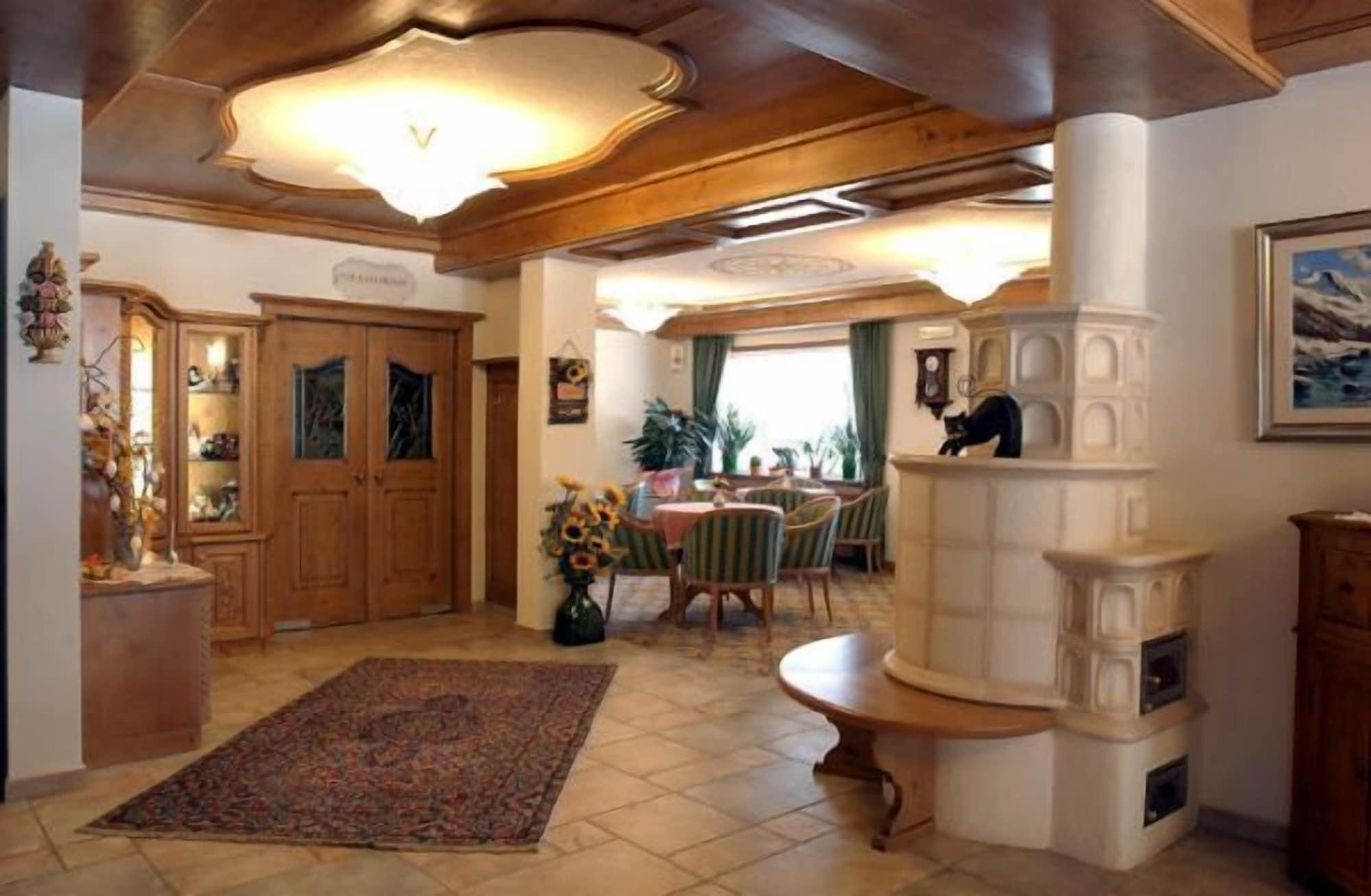 Vista Lobby Alpen Hotel Panorama