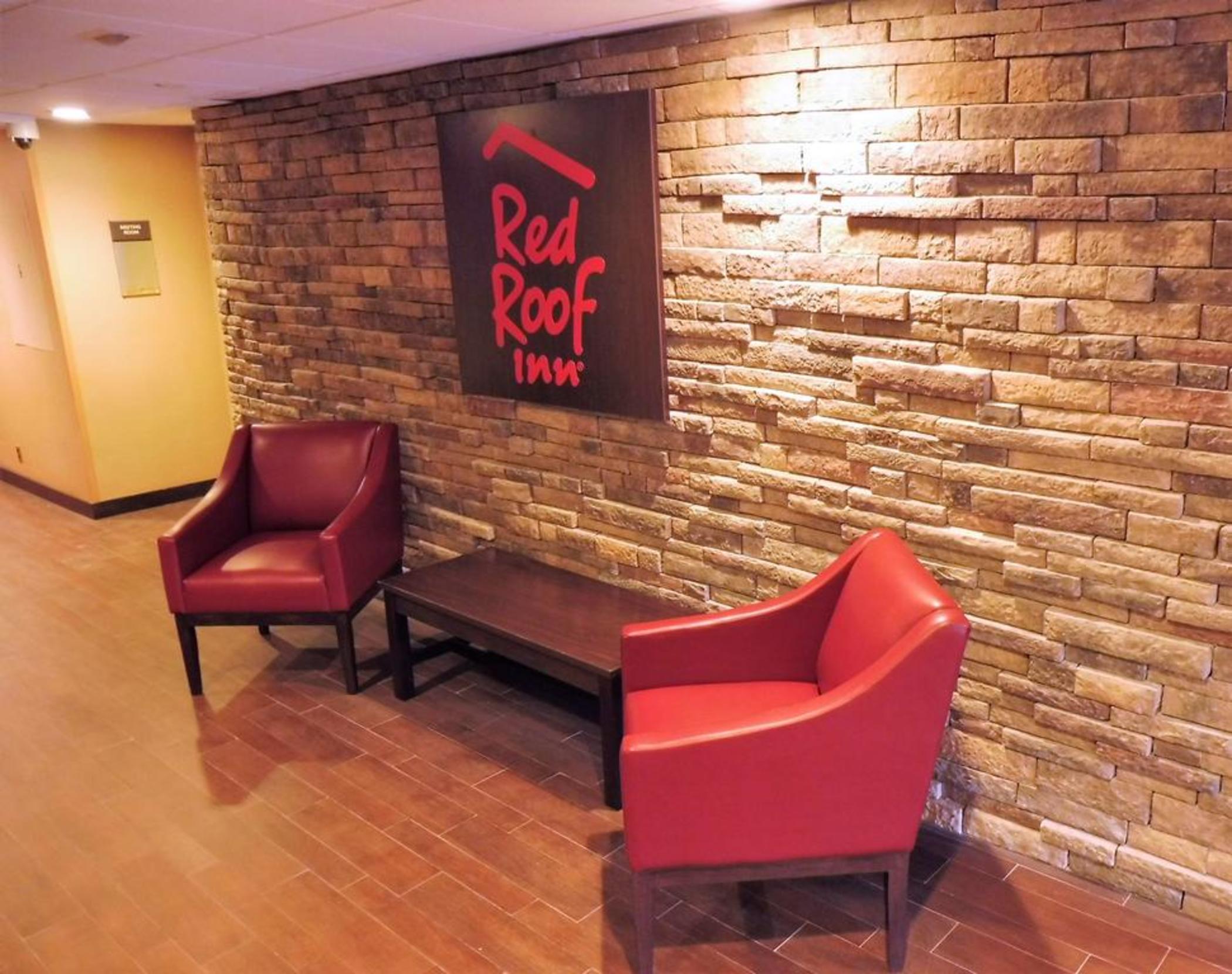 Vista Lobby Red Roof Inn Meriden