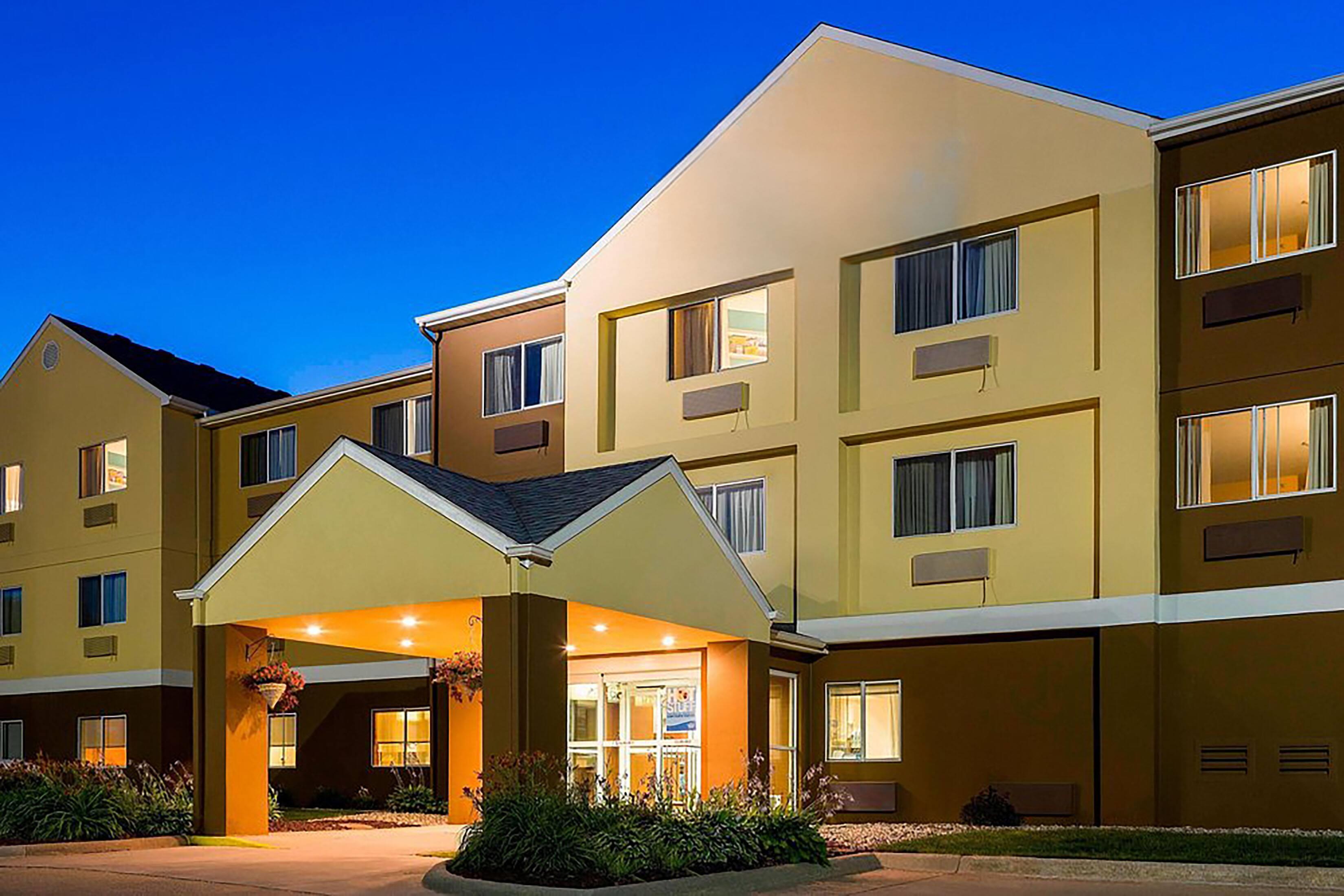 Vista Exterior Wingate by Wyndham Oshkosh