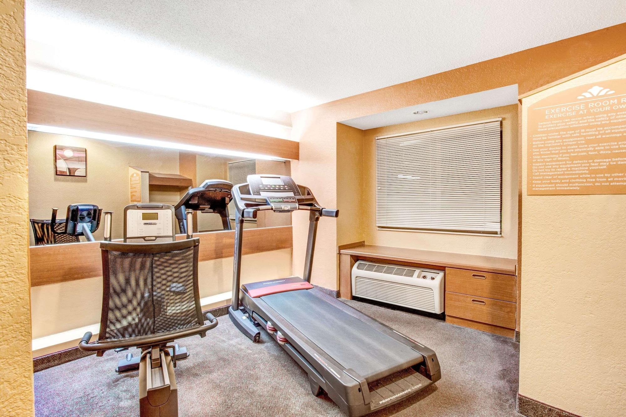 Gimnasio Microtel Inn by Wyndham Newport News Airport