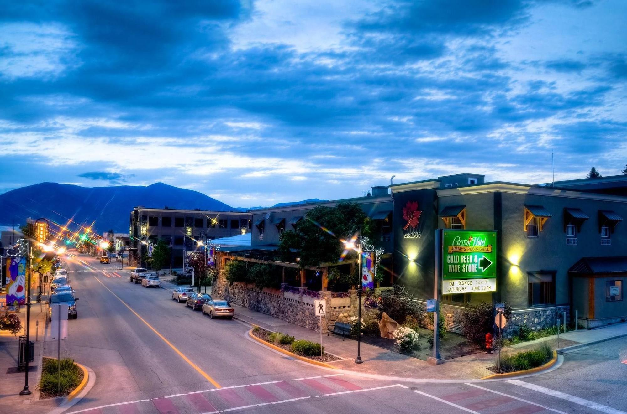 Vista Exterior Creston Hotel