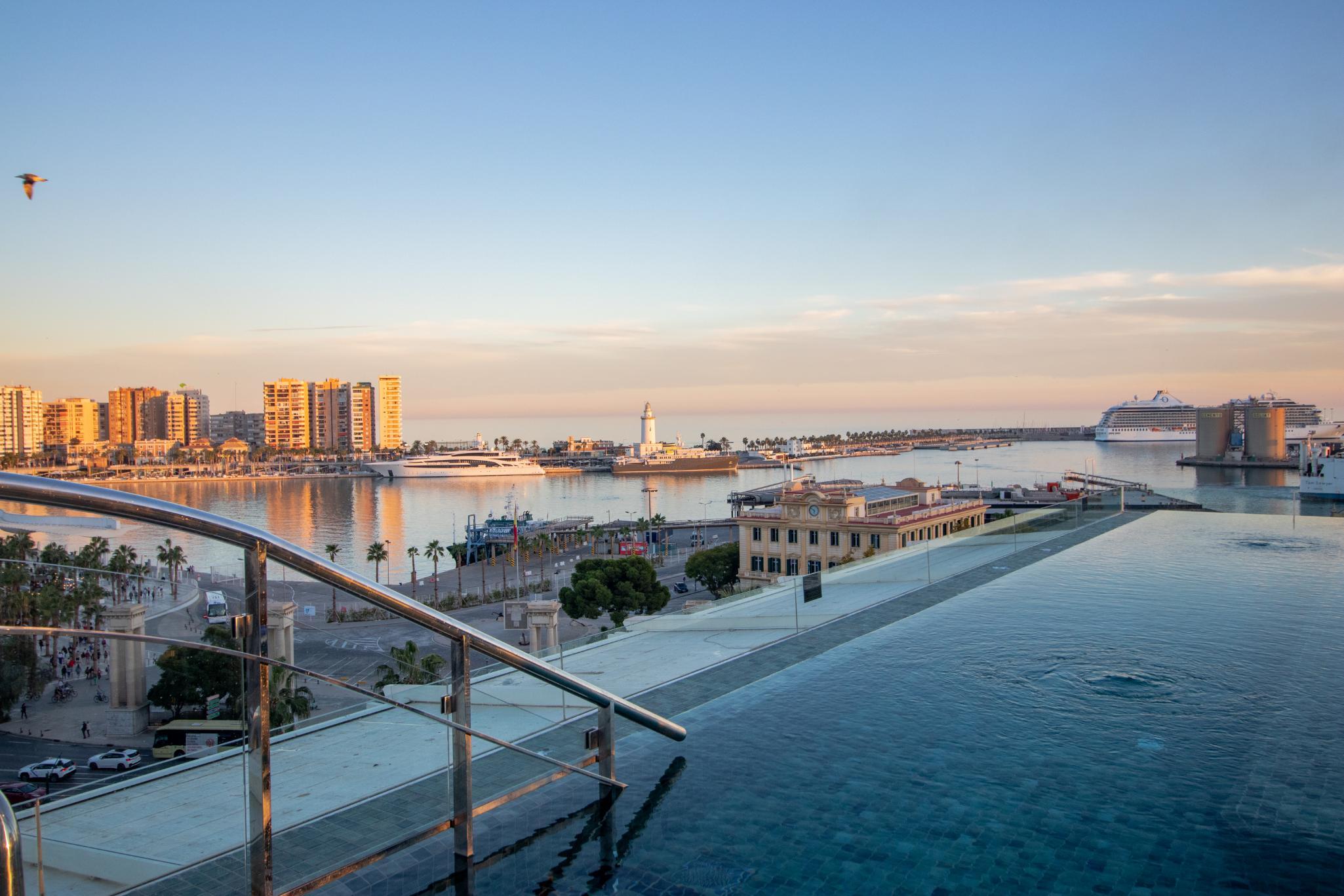 Vista Piscina Only YOU Hotel Malaga