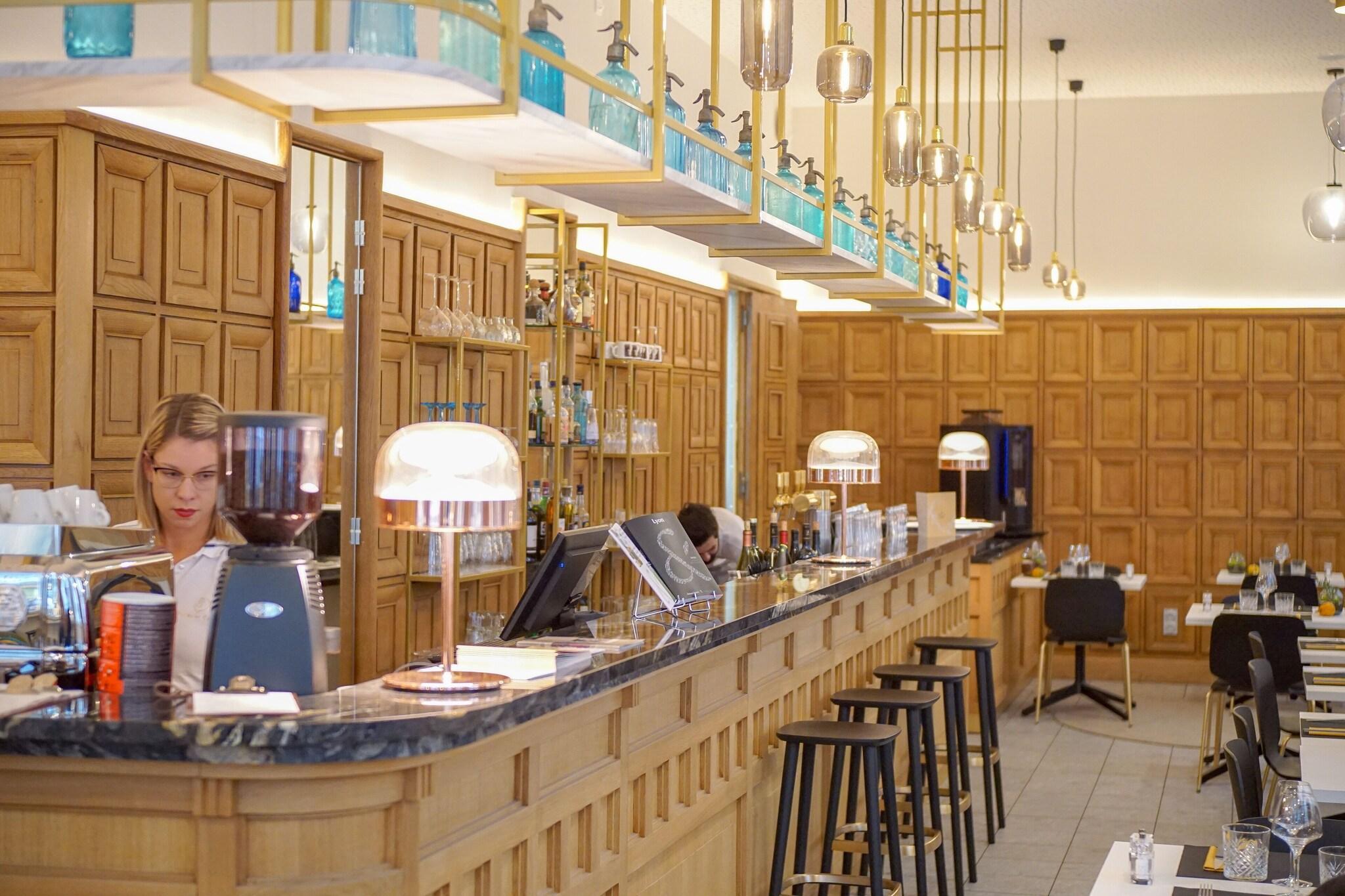 Bar/Salón Globe et Cecil Hôtel