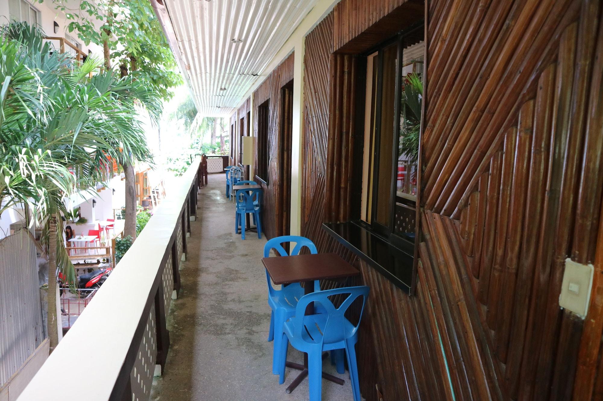 Varios Blue Coral Resort Boracay