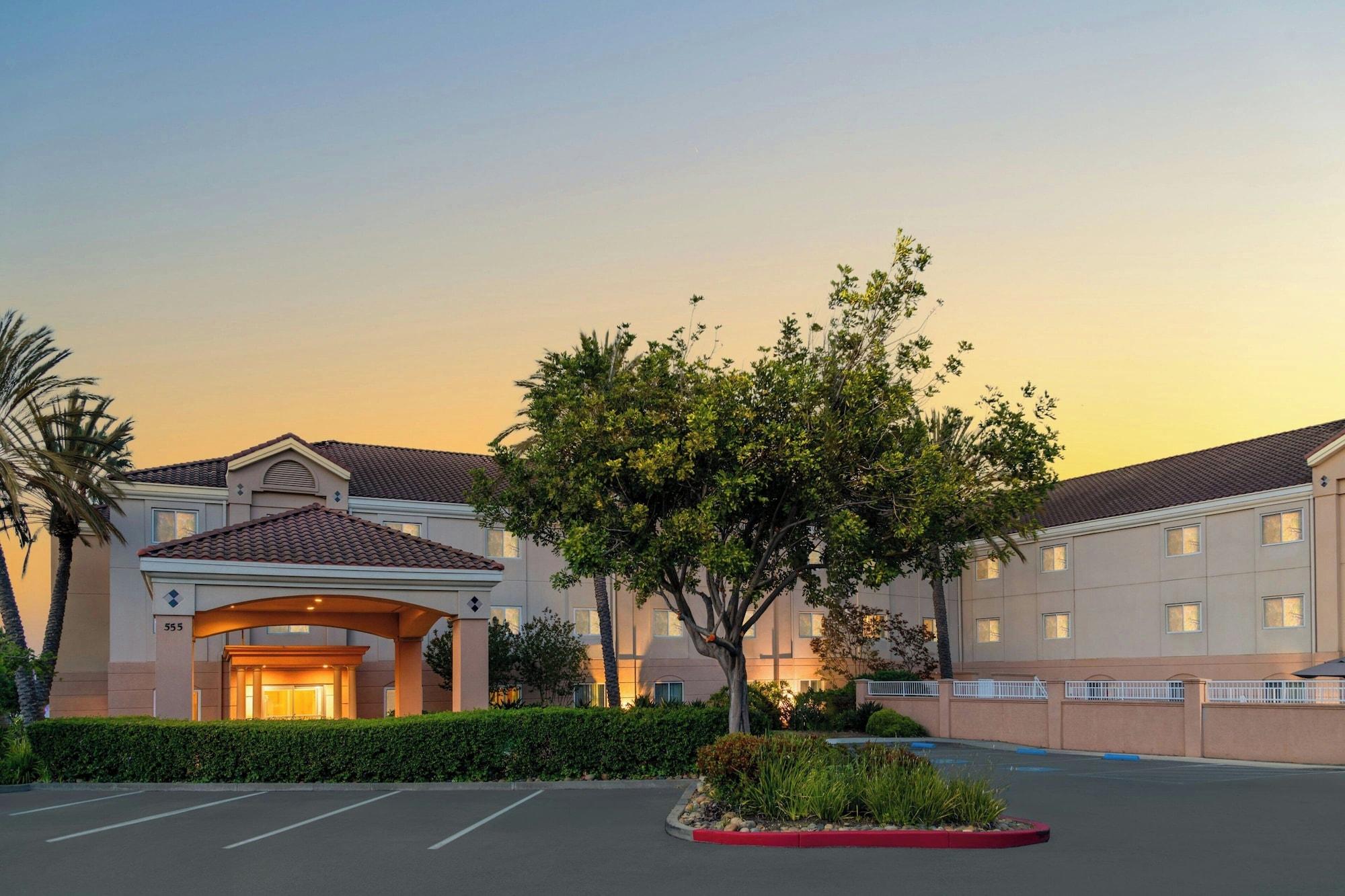 Vista Exterior Fairfield Inn & Suites by Marriott San Francisco San Carlos