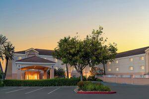 Alojamiento - Fairfield Inn & Suites by Marriott San Francisco San Carlos
