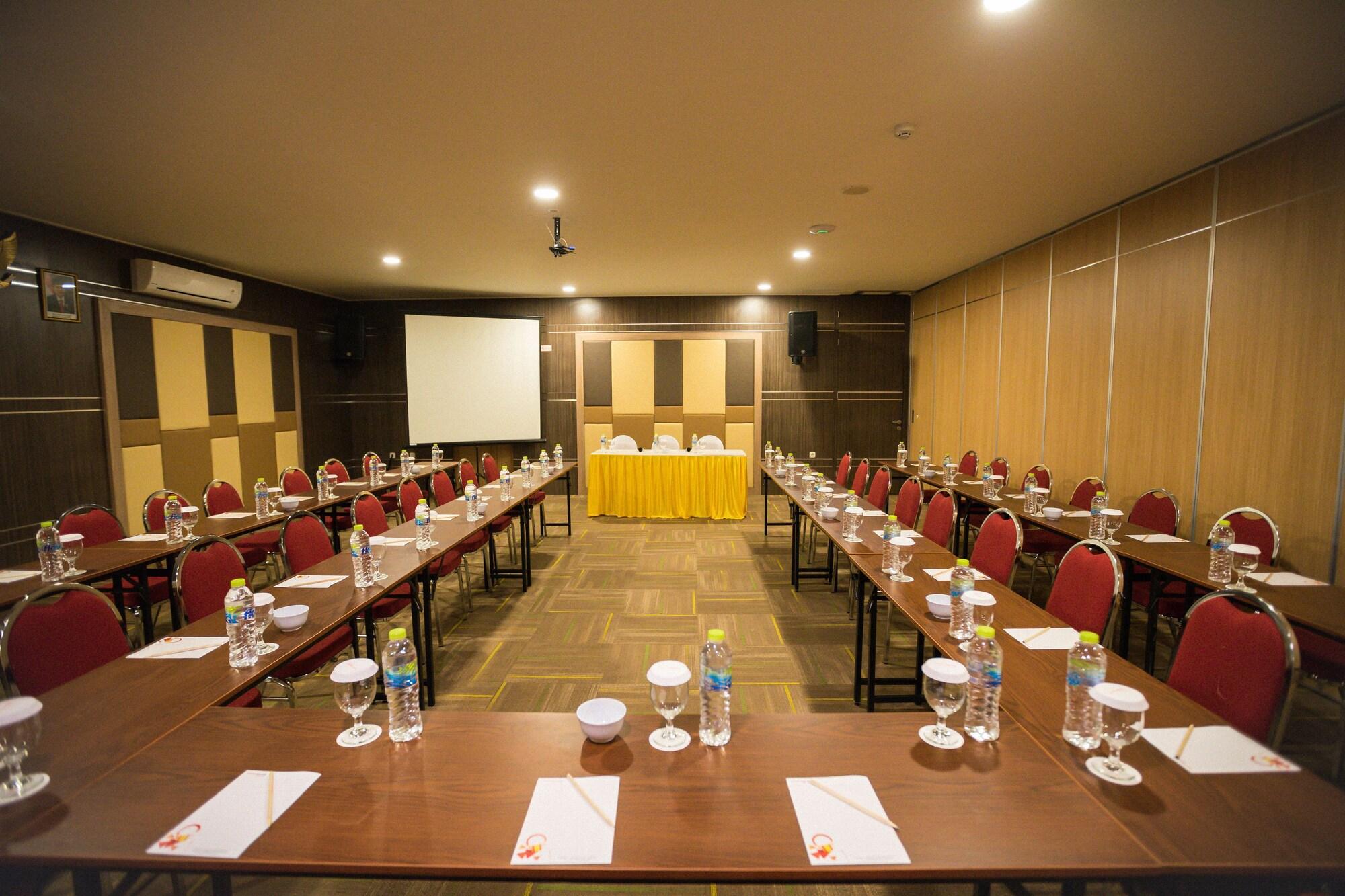 Salón de Baile Green Red Hotel Syariah Jombang