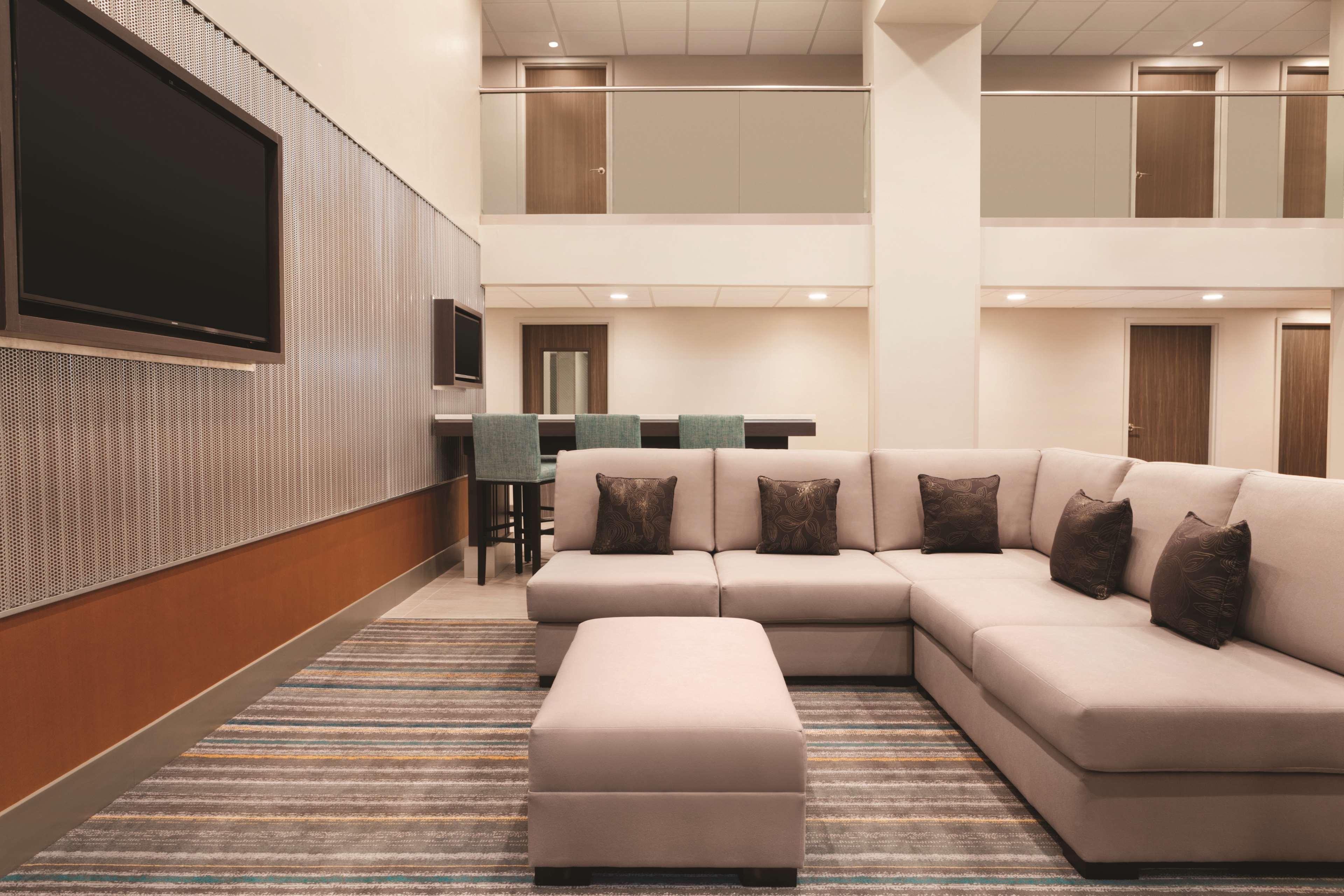 Vista Lobby Radisson Hotel Charlotte Airport