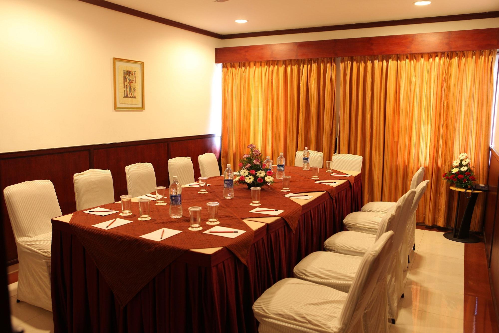 Sala de Reuniones Rathna Residency