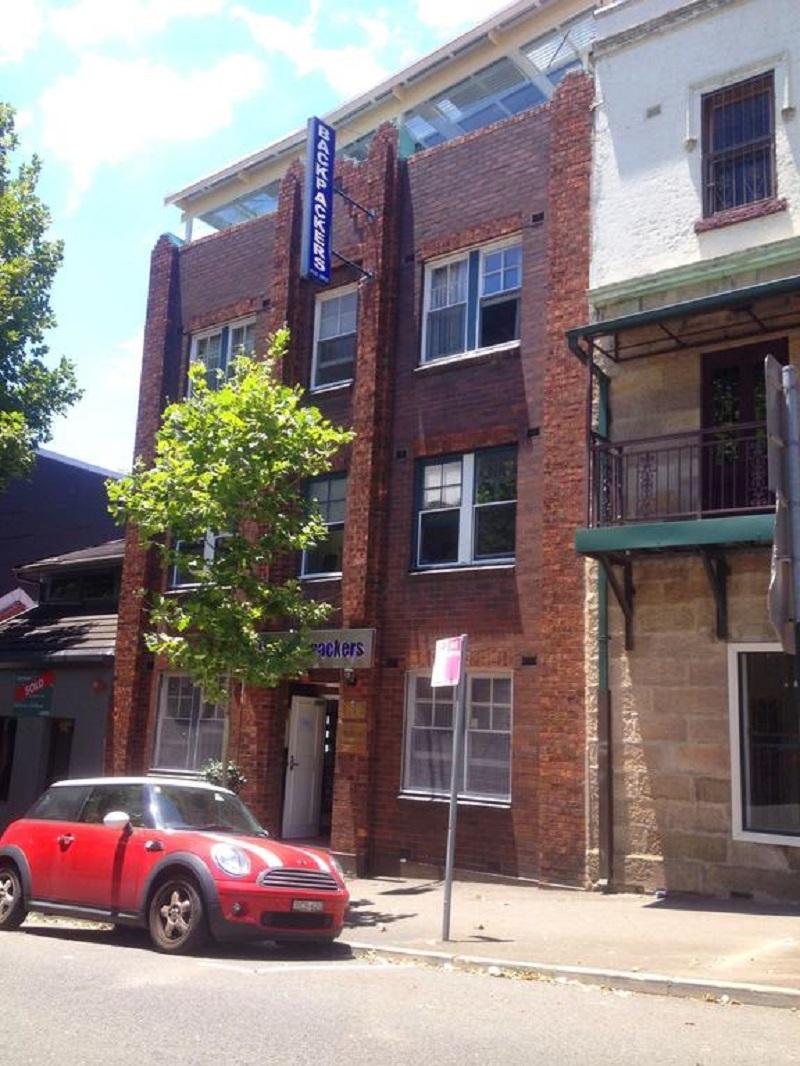 Vista Exterior Sydney Star Backpackers