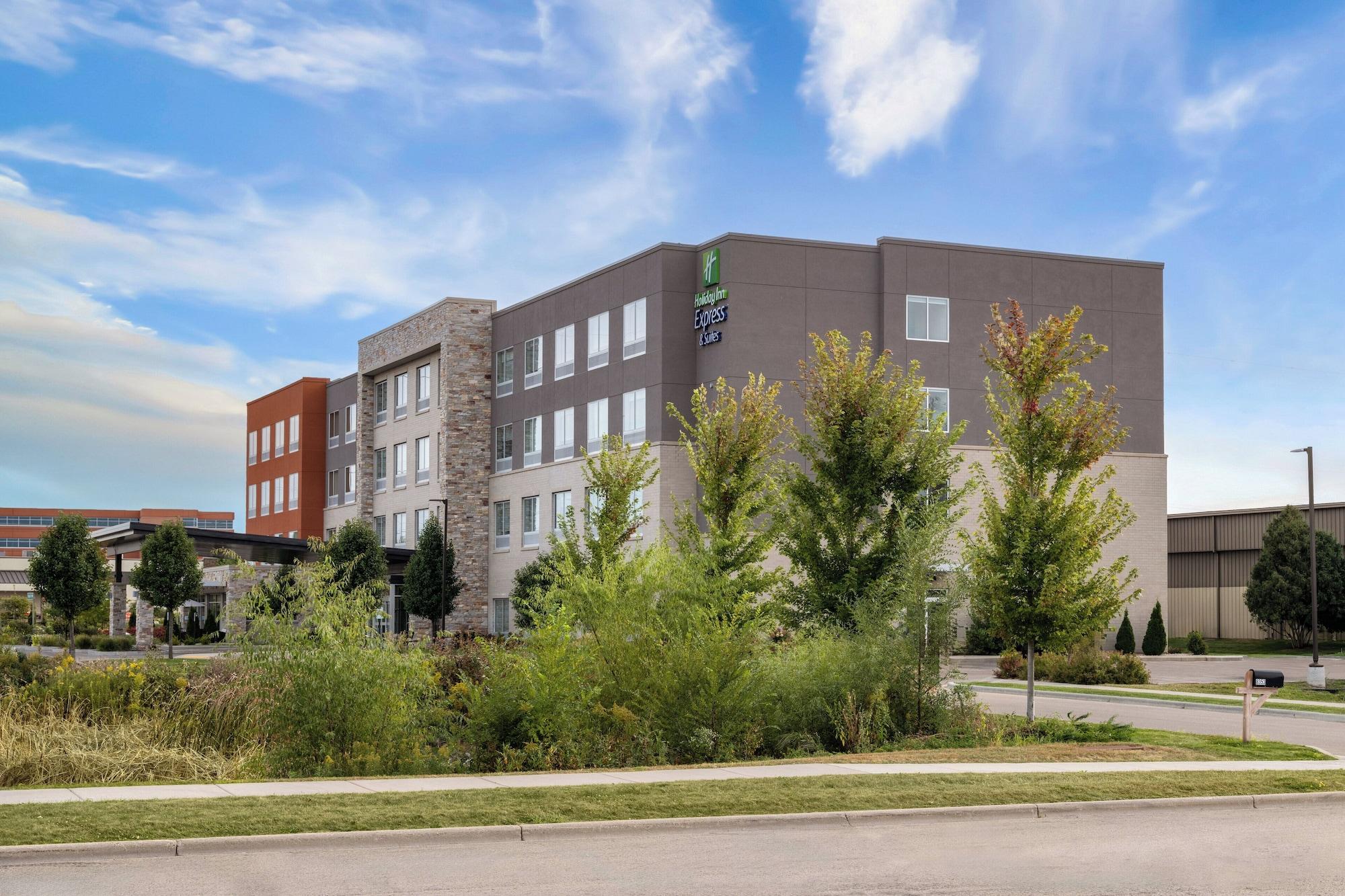 Vista Exterior Holiday Inn Express & Suites Madison West - Middleton by IHG