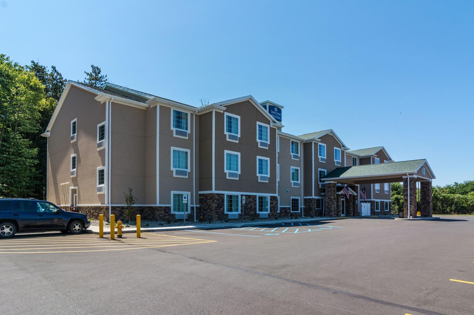 Vista Exterior Cobblestone Hotel & Suites - Greenville