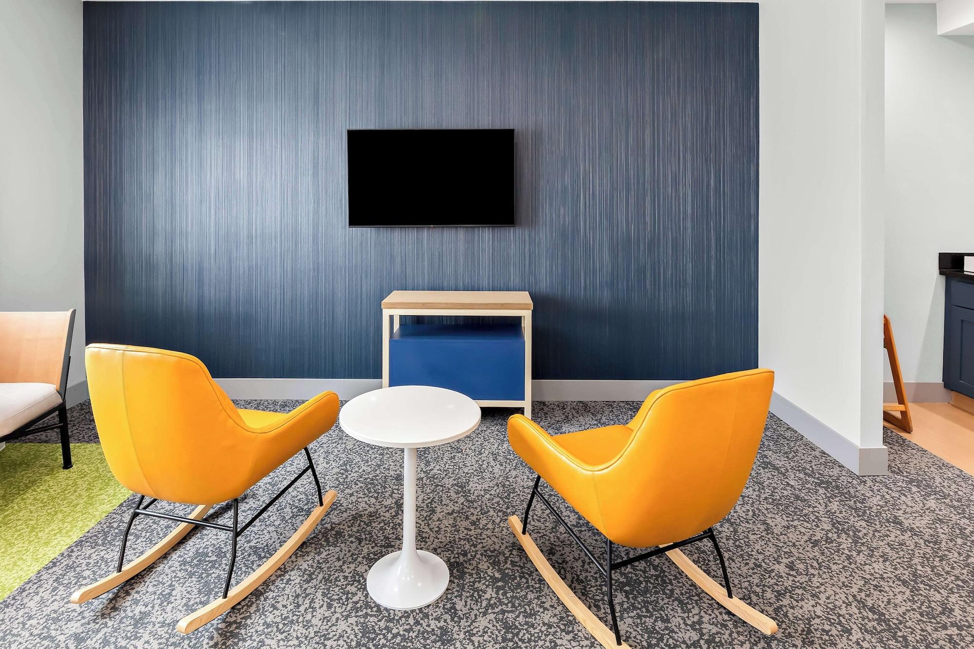 Vista Lobby Spark by Hilton Springfield Southwest