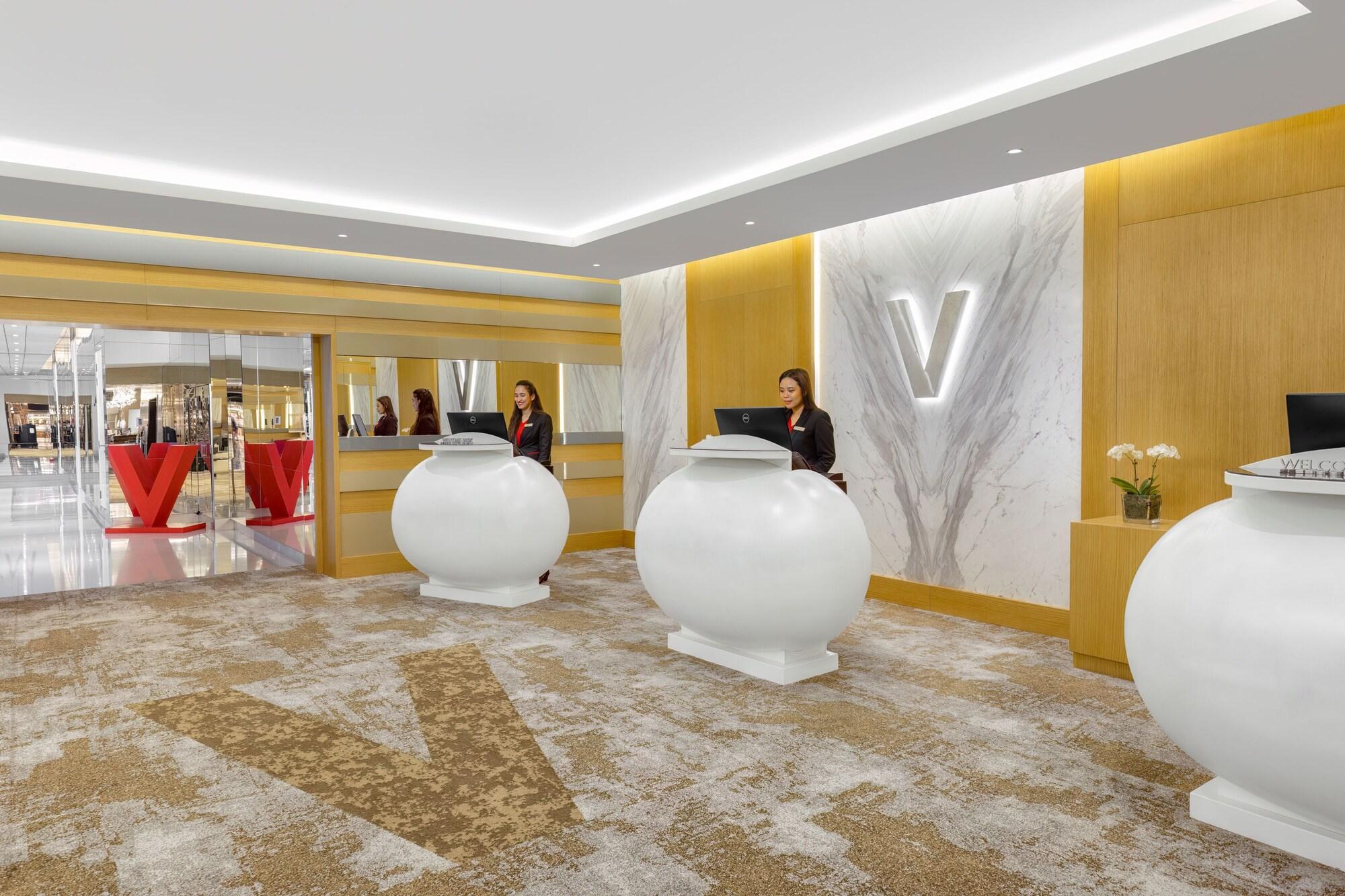 Vista Lobby V Hotel Dubai, Curio Collection by Hilton