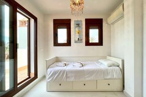 Alquiler Vacacional - Sunlit Villa Near Golf