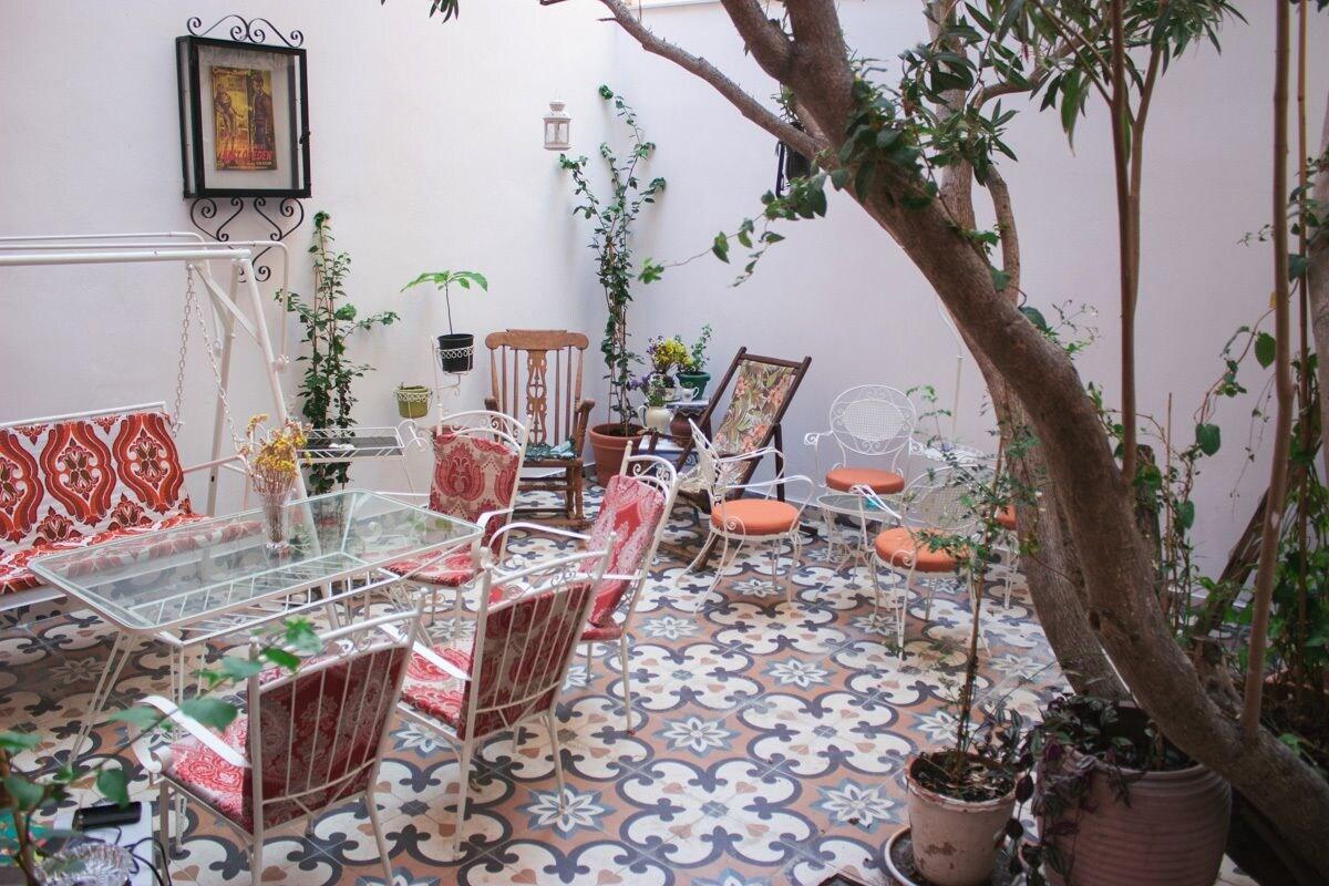 Varios Athens Quinta