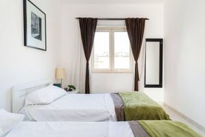 Alquiler Vacacional - High-Speed Internet, large roof terrace (& outdoor kitchen), two beds, two bath.