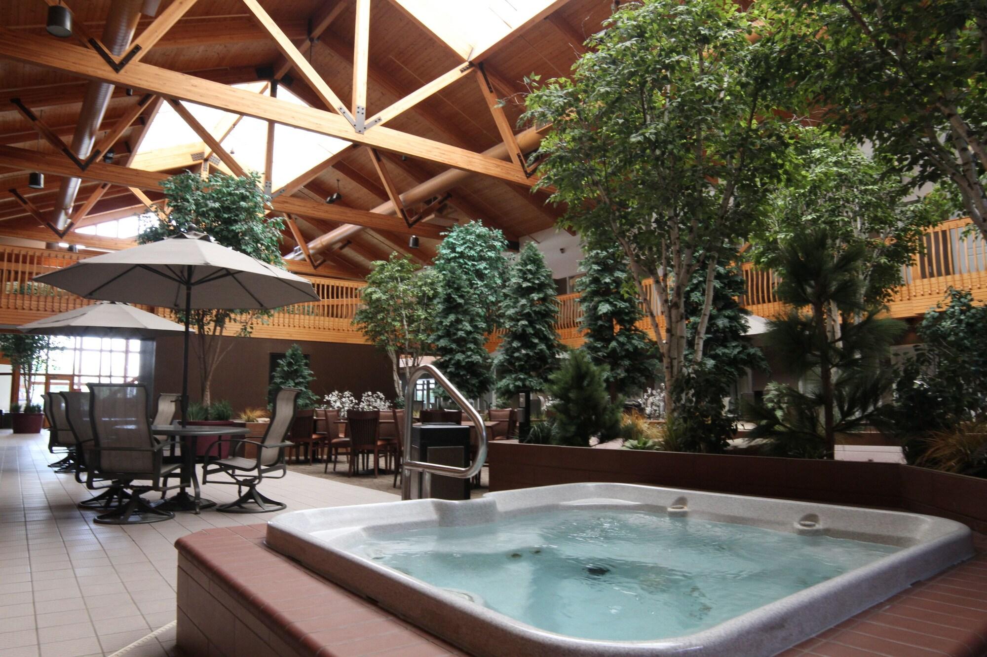 Spa C'mon Inn Fargo