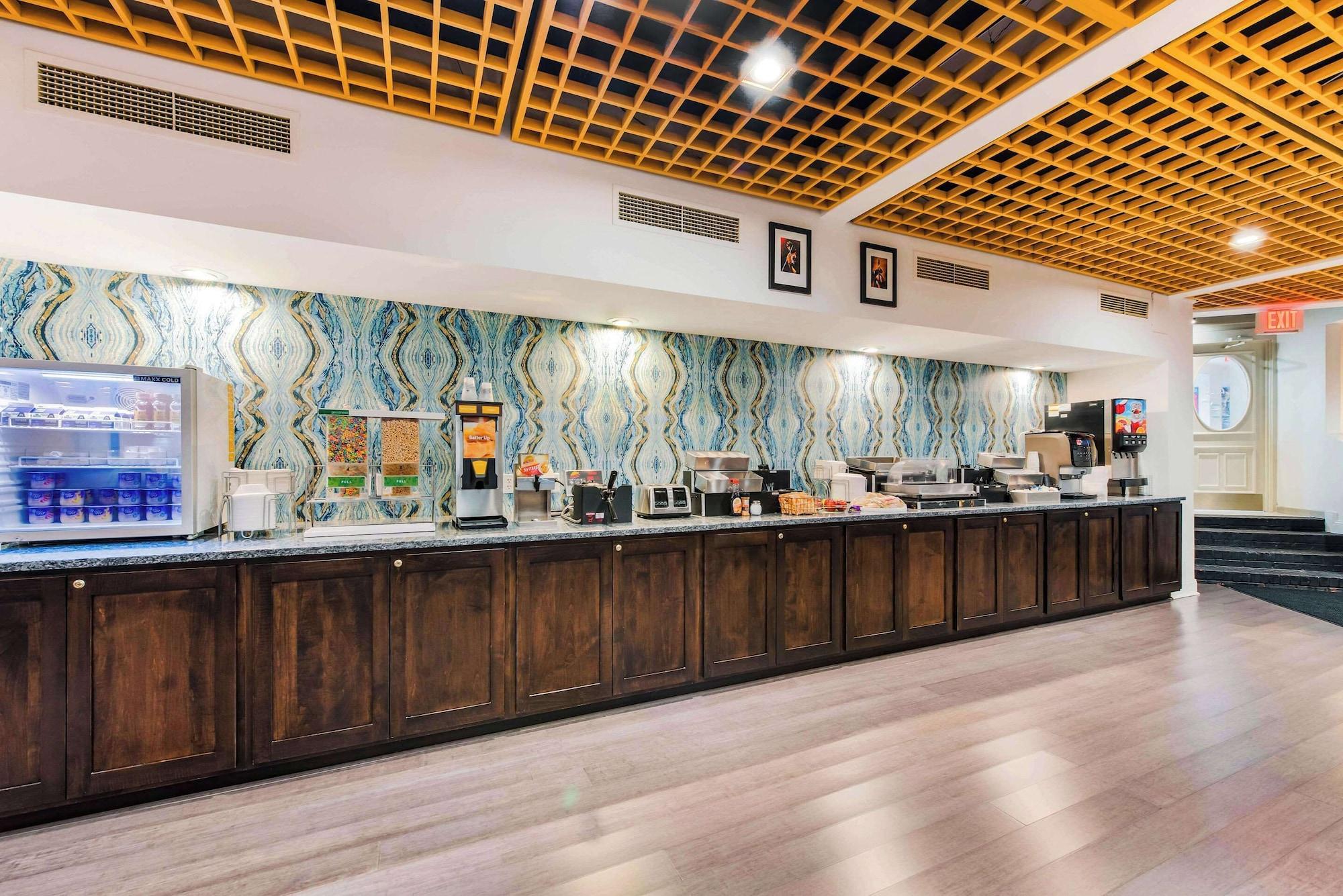 Restaurant The Blu Hotel Blue Ash Cincinnati, an Ascend Collection Hotel