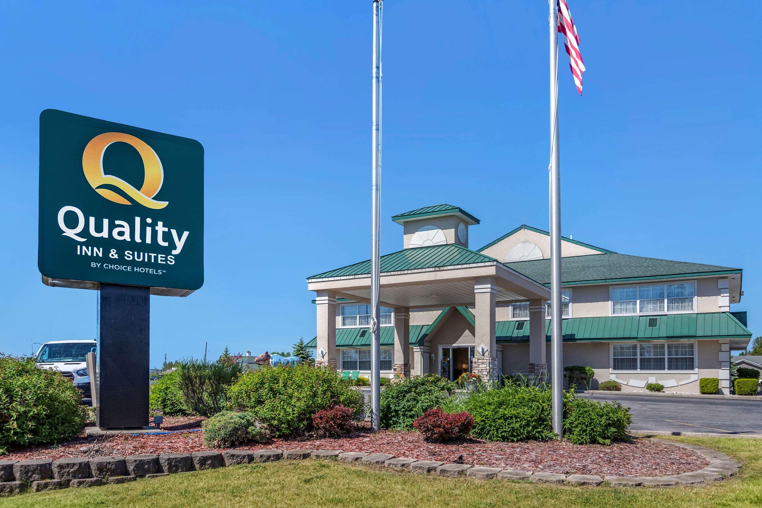Vista Exterior Quality Inn & Suites