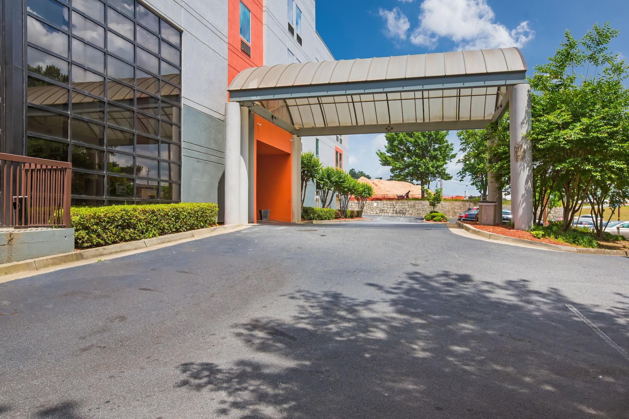 Vista Exterior Budgetel Inns & Suites - Atlanta Galleria Stadium
